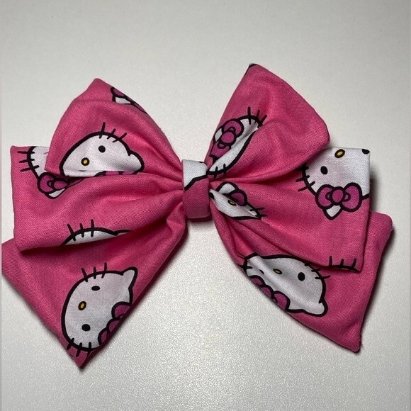 Hello Kitty Bow - Picture 1 of 8